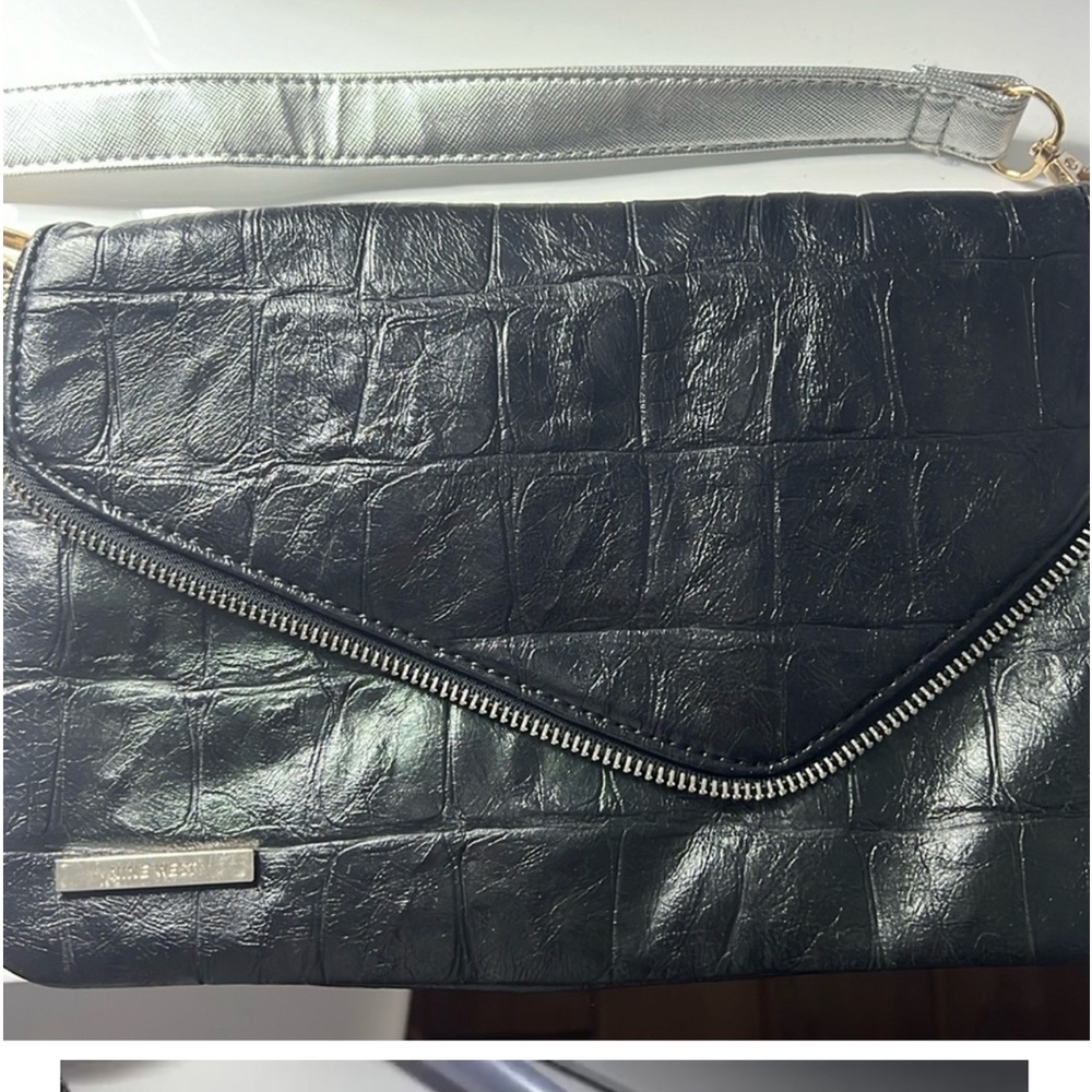 Go check out the purses listed on my page!!!